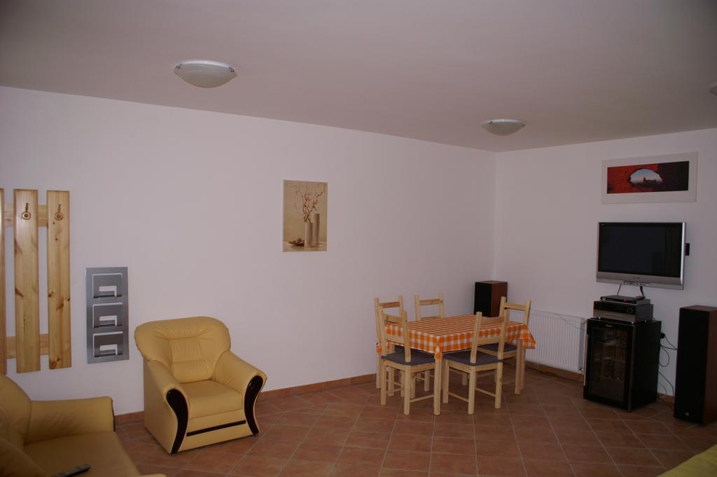Hotel Oeregtoelgy Panzio Csongrád Habitación foto